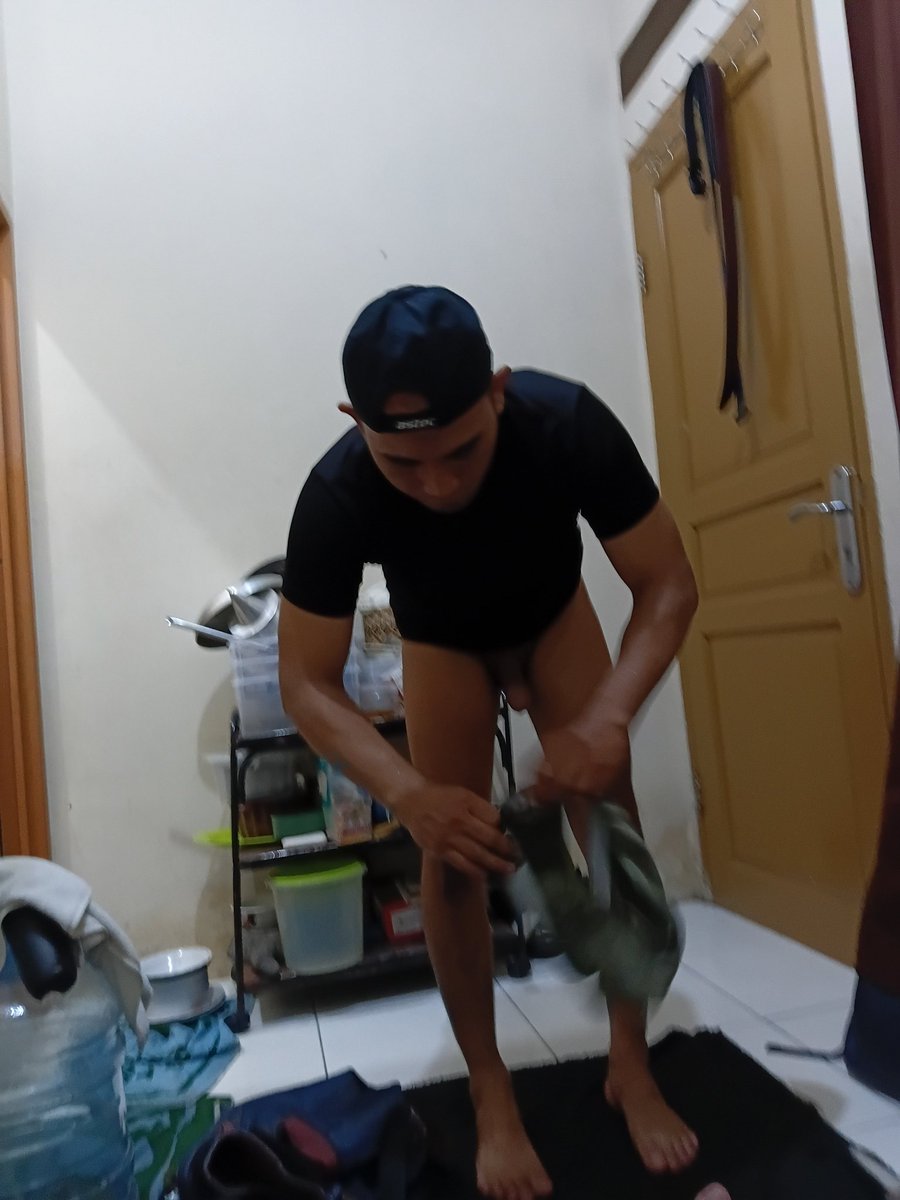 SopianHamb73938's tweet photo. Awal bulan juli ngewe d jm 1 mlm wkwkw sumpah enak bgttt klw ngewe kontol nya gede boti pula jadi makin sange, dia buru² padahal pengen 2 ronde gila sih enak bgttt memeknya masih sempitttt🫂😋
#gayjaksel
#boti
#rasaperawan https://t.co/8dtW53y6b9