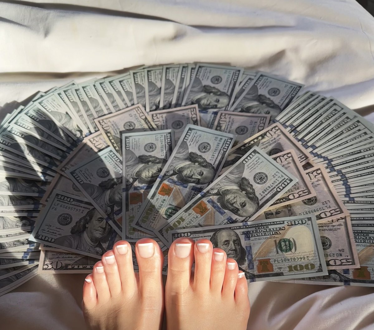 worshipnaya's tweet photo. coming back from vacation richer than i left >>>> https://t.co/GKZ8u8G0nl