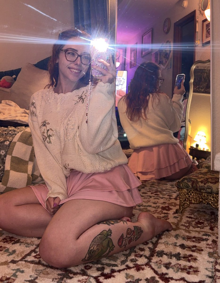 thiccameron's tweet photo. big legs in a little skirt https://t.co/hMCWn42FYt