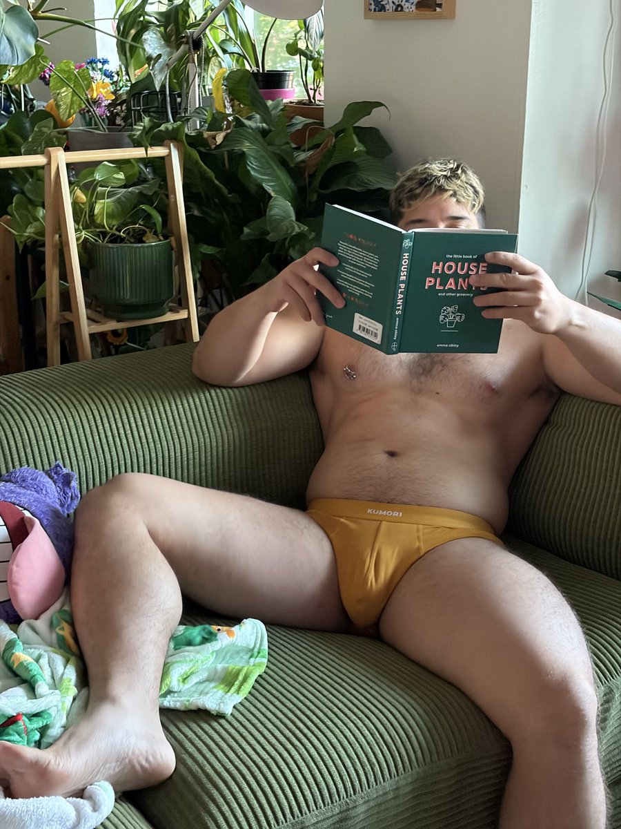n0thasghey's tweet photo. Don’t mind me just reading https://t.co/1MqNzyGIv8