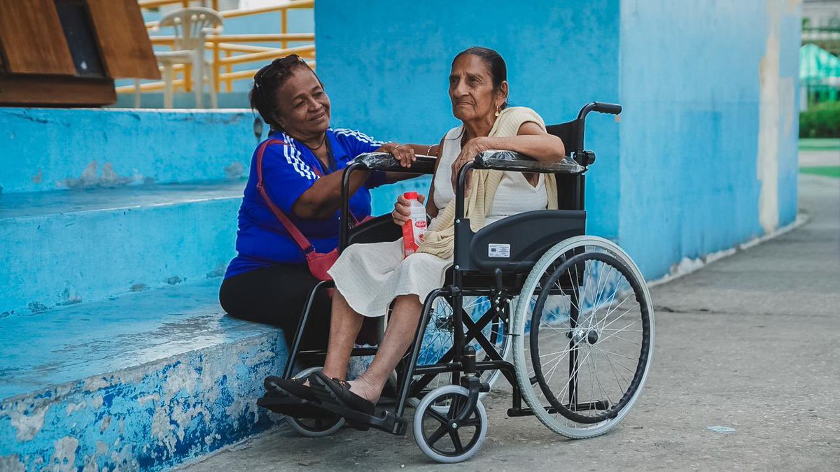 DASEAlcaldiaGye's tweet photo. A través del programa Esperanza Ciudadana, entregamos 33 sillas de ruedas a guayaquileños del sector sur de la Isla Trinitaria, brindándoles mayor autonomía y una mejor calidad de vida.

Seguimos trabajando para que las oportunidades lleguen a quienes más las necesitan. https://t.co/Tu6zZ0JI39