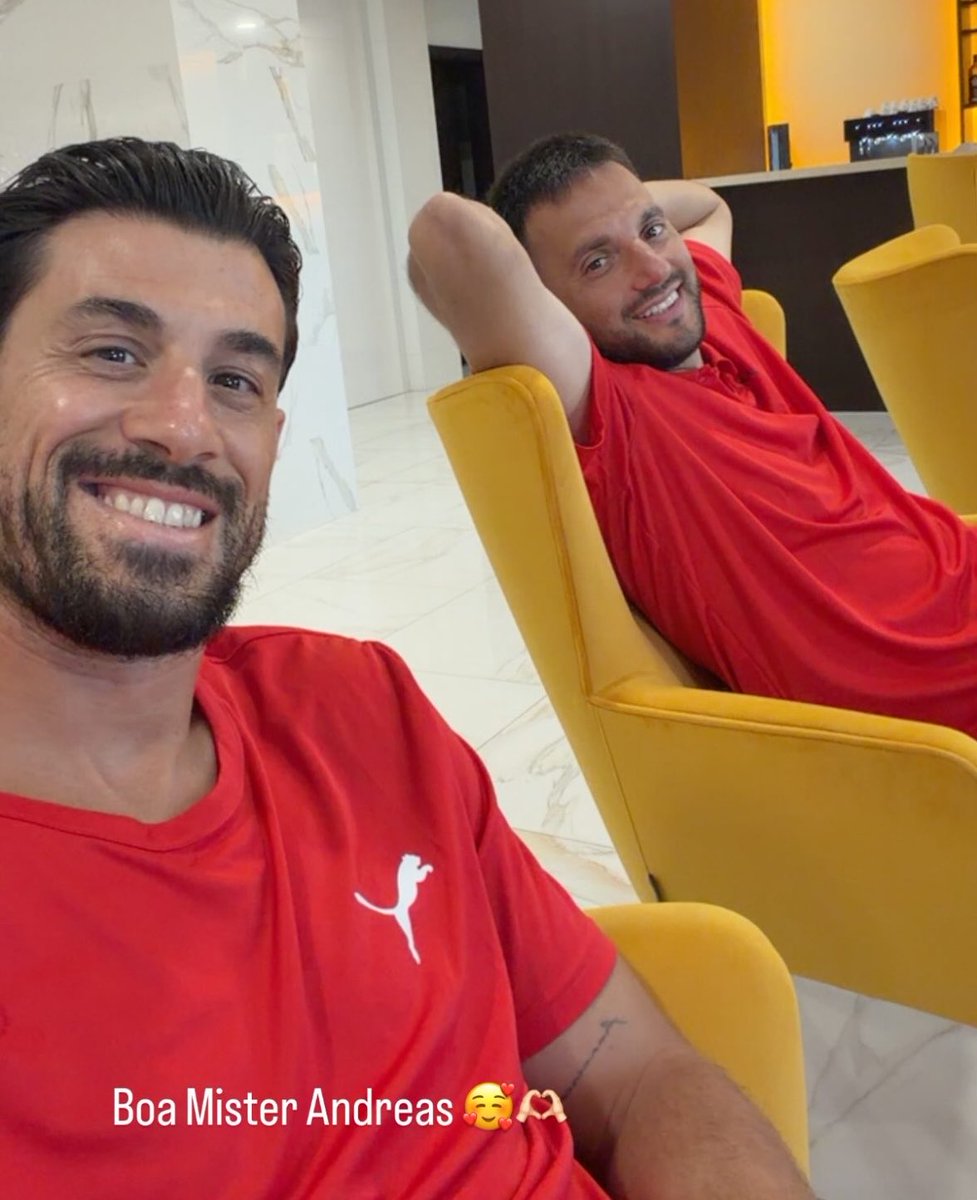 vaibenfica1904's tweet photo. Pizzi e Samaris 🦅🔴⚪️ https://t.co/3WlgfyaQMf