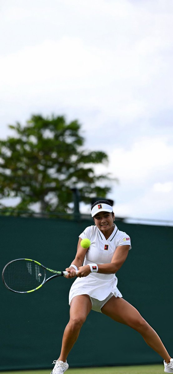 TennisWPHQ's tweet photo. #Wallpapers 📱
 └📂 #Wimbledon   
      └📂 Day 2 📆
            └📂 Alexandra Eala 🇵🇭 https://t.co/Ua05yOSbnG