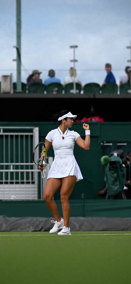 TennisWPHQ's tweet photo. #Wallpapers 📱
 └📂 #Wimbledon   
      └📂 Day 2 📆
            └📂 Alexandra Eala 🇵🇭 https://t.co/Ua05yOSbnG