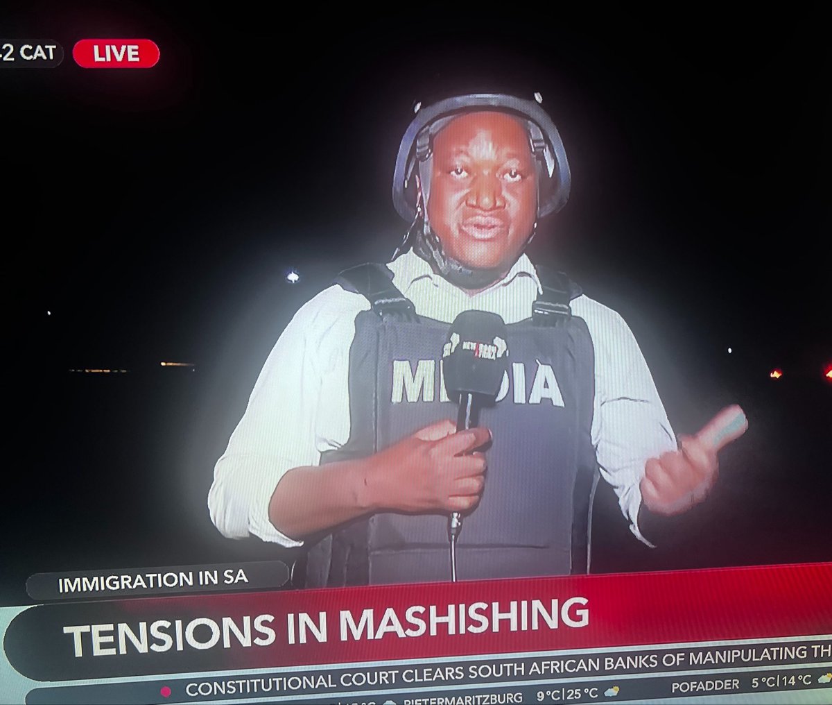 tumisole's tweet photo. #CountryDuty

NewzRoom going all out! 🔥

E reng bulletproof mo ngwaneng! https://t.co/W1MvRdJpkh