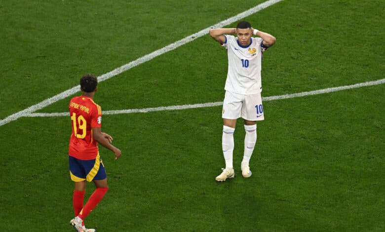 football_li5's tweet photo. 🚨🚨🚨🚨🚨🚨🚨 — لامين يامال: 

لم تهزمنا فرنسا منذ عامين، لذا لا يمكن اعتبارها أفضل منا.

إنهم في مستوى ممتاز، ولديهم لاعبون رائعون، لكنني لا أعتقد أنهم يتفوقون على أي فريق آخر.

بالنسبة لي، لا يوجد فريق يتفوق على إسبانيا https://t.co/M1cMLG2XKZ