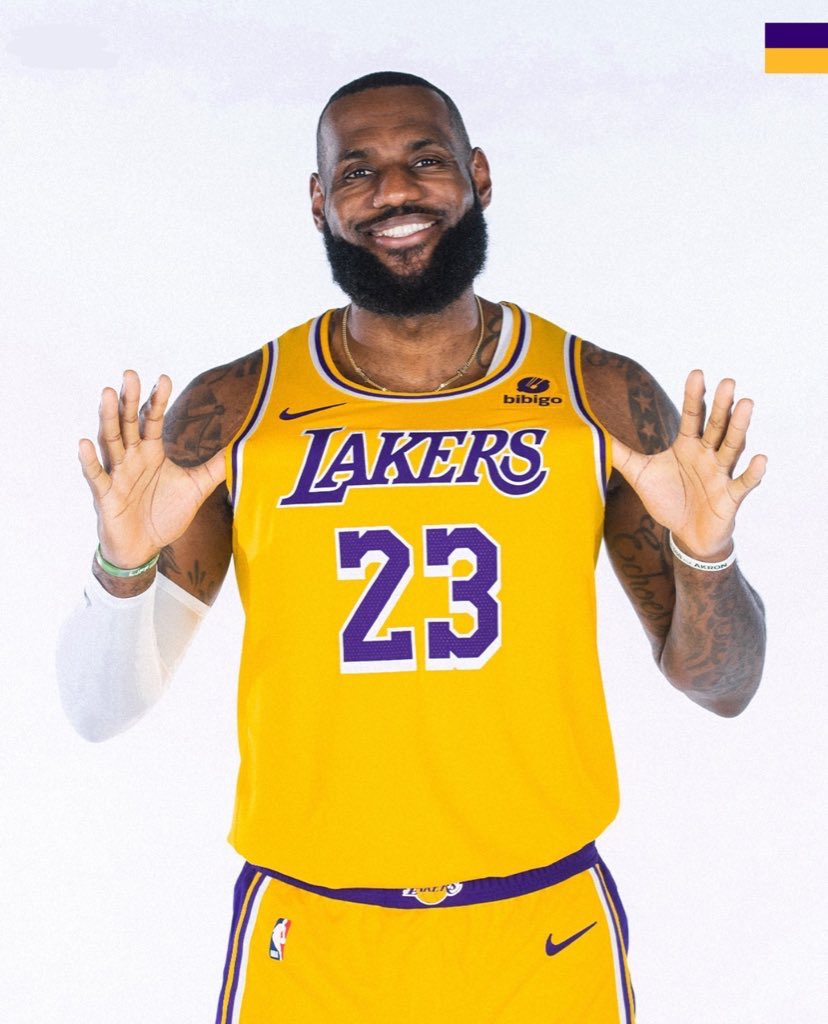 LakeShowYo's tweet photo. 🚨 LeBron issues statement to Lakers fans 

THANK YOU! Truly a honor to wear the
💜💛 while trying to continue the
greatness &amp; legacies that came before me! Hope I made a few proud during my stint. 🙏🏾🫡👑 https://t.co/YD73lhSumu