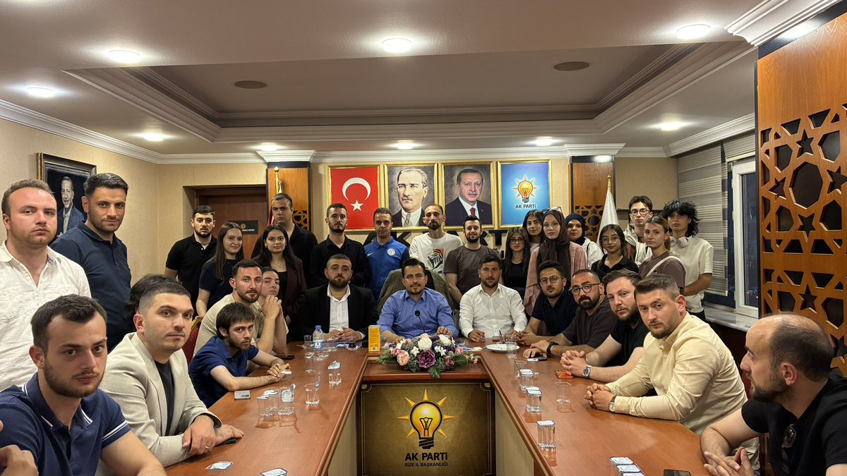 Akgenclikrize's tweet photo. Genel Merkez MKYK Üyemiz ve Doğu Karadeniz Bölge Koordinatörümüz Sayın Mehmet Şişman ve 11 ilçe teşkilatımızın katılımlarıyla, İl Gençlik Kolları Başkanlığımız için temayül yoklamamızı büyük bir hassasiyet ve teşkilat disiplini içerisinde gerçekleştirdik.

Hayırlara vesile olmasını temenni ediyor, emeği geçen tüm teşkilat mensuplarımıza teşekkür ediyoruz.