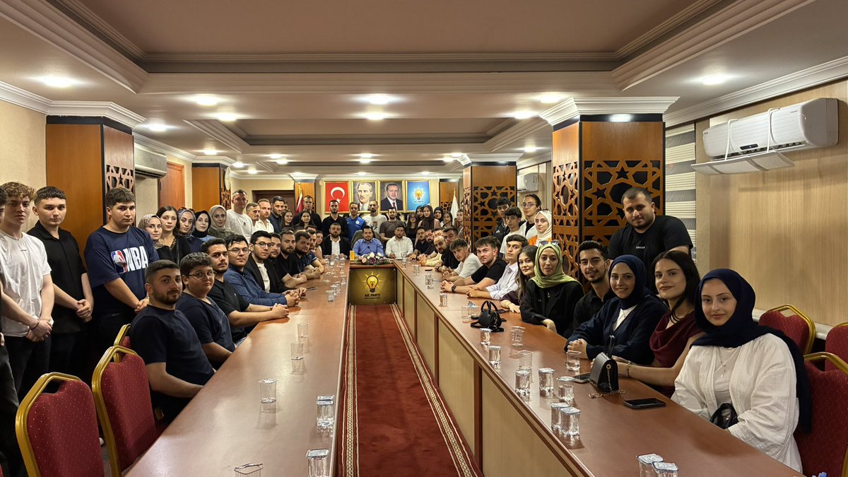 Akgenclikrize's tweet photo. Genel Merkez MKYK Üyemiz ve Doğu Karadeniz Bölge Koordinatörümüz Sayın Mehmet Şişman ve 11 ilçe teşkilatımızın katılımlarıyla, İl Gençlik Kolları Başkanlığımız için temayül yoklamamızı büyük bir hassasiyet ve teşkilat disiplini içerisinde gerçekleştirdik.

Hayırlara vesile olmasını temenni ediyor, emeği geçen tüm teşkilat mensuplarımıza teşekkür ediyoruz.