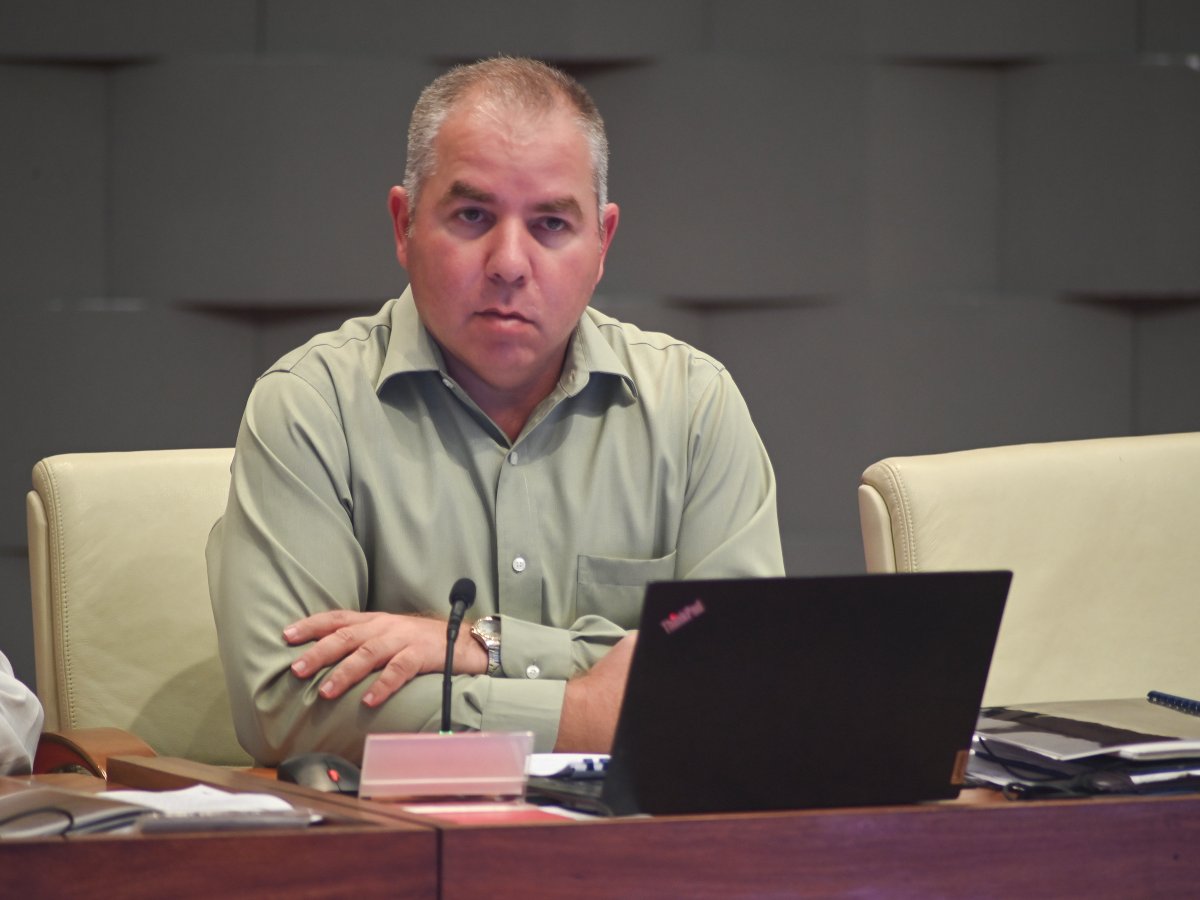 GobiernoCuba's tweet photo. 🇨🇺| Los miembros del Consejo de Ministros aprobaron la propuesta presentada por @MMarreroCruz para la implementación de las transformaciones económicas y sociales que emprenderá el país en lo inmediato para su recuperación.

Reciente sesión del máximo órgano de Gobierno. https://t.co/kWOTKOGkAI