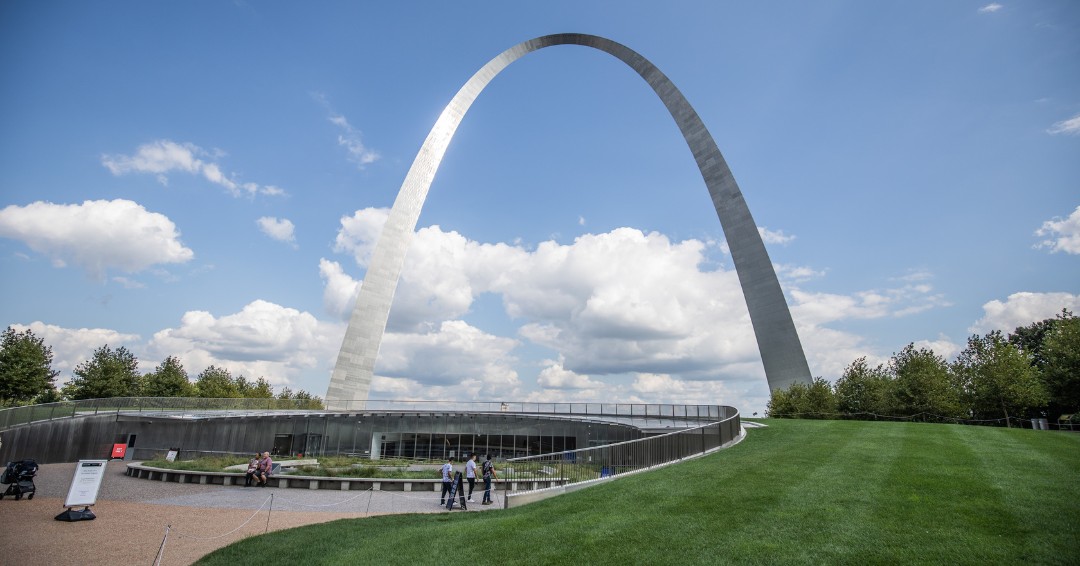 WashUMedMIR's tweet photo. Today, we celebrate one of the most recognizable landmarks in the world β the Gateway Arch, standing 630 feet tall and 630 feet wide. An engineering marvel, it represents the innovation, resilience and spirit that make St. Louis unlike anywhere else. #Arch630Day https://t.co/3n3cMRpXt6
