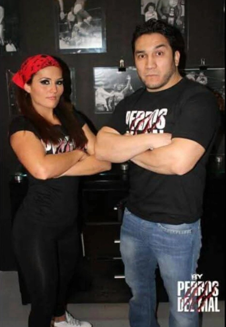 RealIvelisse's tweet photo. #ThrowbackTuesday ⏪️ Descanza en Paz Perro Aguayo 🙏🕊 
La 2nd Perra Del Mal 🙏👊 https://t.co/Va2wOvYIM0