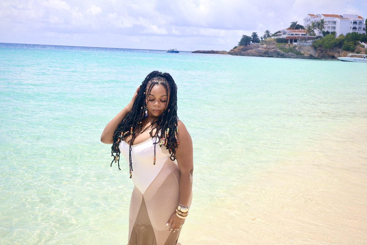Ms_KellyKell's tweet photo. How TF you’ve seen so many beaches? Tickets to them places don’t come cheap…. 🇦🇮✨ https://t.co/2ZINhaLtfL