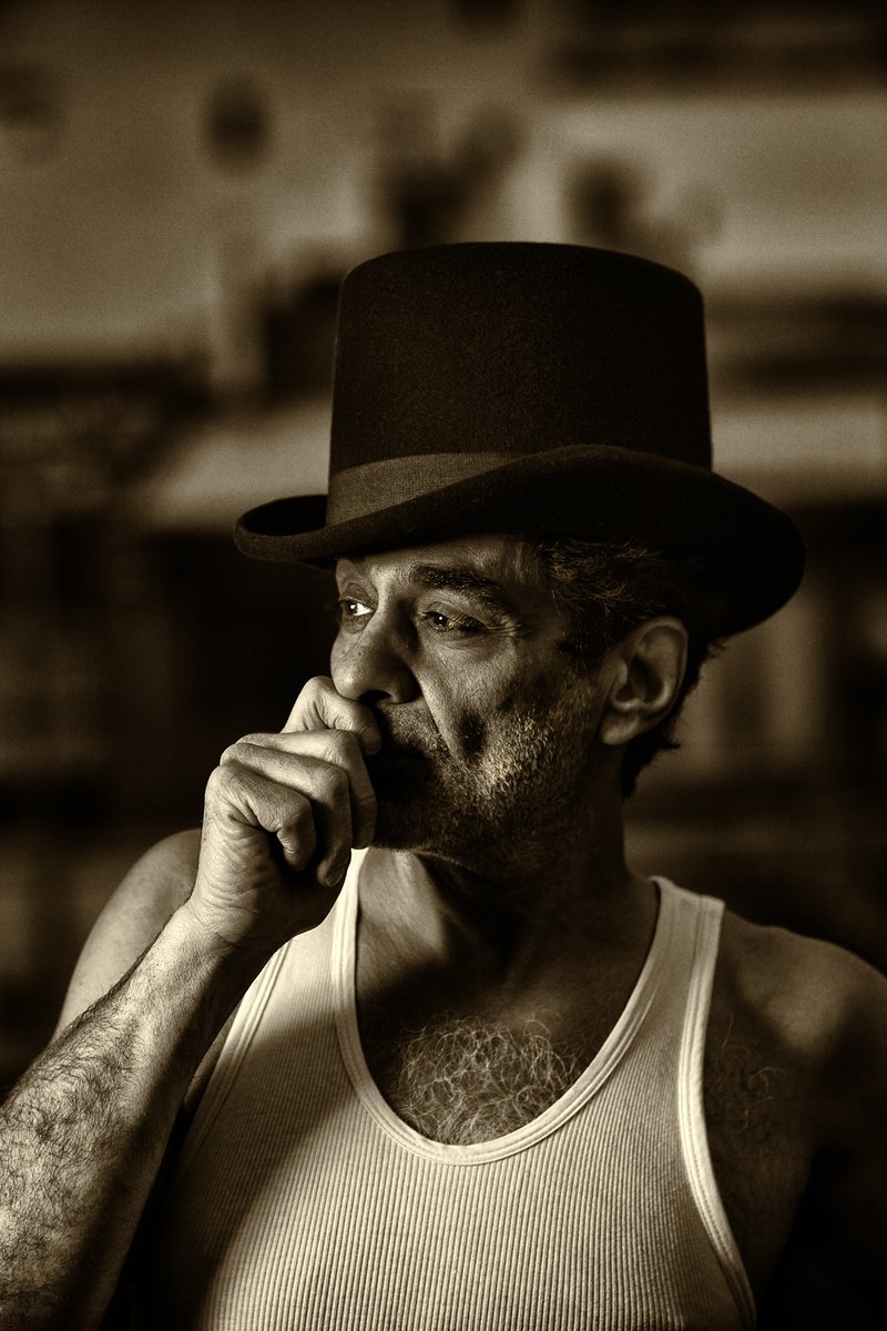 CDopico's tweet photo. A los 68 años falleció Daniel Melingo y por eso esta noche le vamos a dedicar el programa La Música me Llueve. Además de compartir su música en distintos proyectos vamos a repasar una entrevista que mantuvimos hablando de su carrera y la firme huella arrabalera. A las 20h, FM97.9 https://t.co/ShMwgAWe64