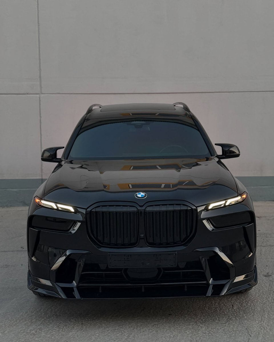 nocarcontext's tweet photo. BMW X7 🖤🖤 https://t.co/8LltfjBwdi