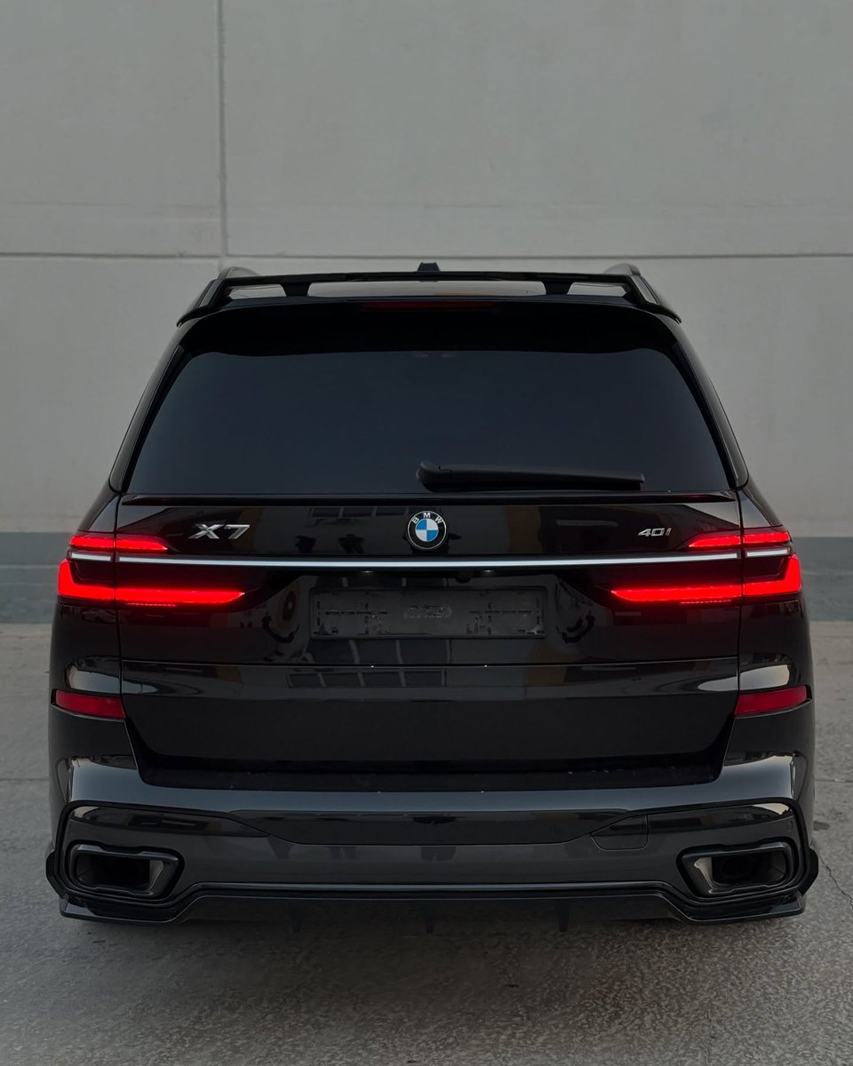 nocarcontext's tweet photo. BMW X7 🖤🖤 https://t.co/8LltfjBwdi