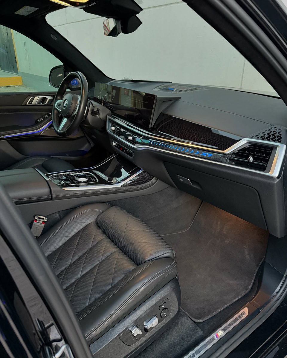 nocarcontext's tweet photo. BMW X7 🖤🖤 https://t.co/8LltfjBwdi