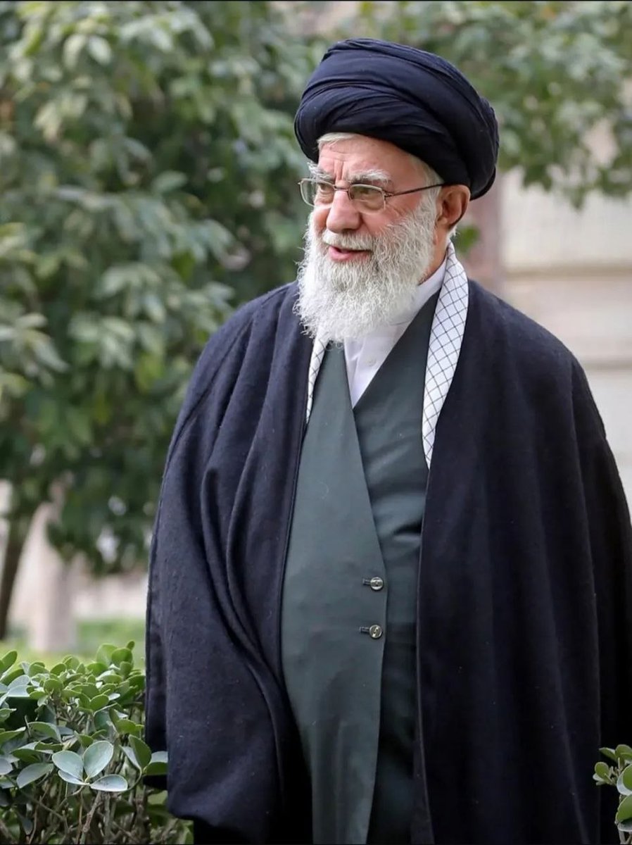 samane9297's tweet photo. بزودی بزرگ ترین رفراندم تاریخ ایران، رقم خواهد خورد .
#باید_برخاست 
#دیدار_آخر https://t.co/1eOLx3iSWk