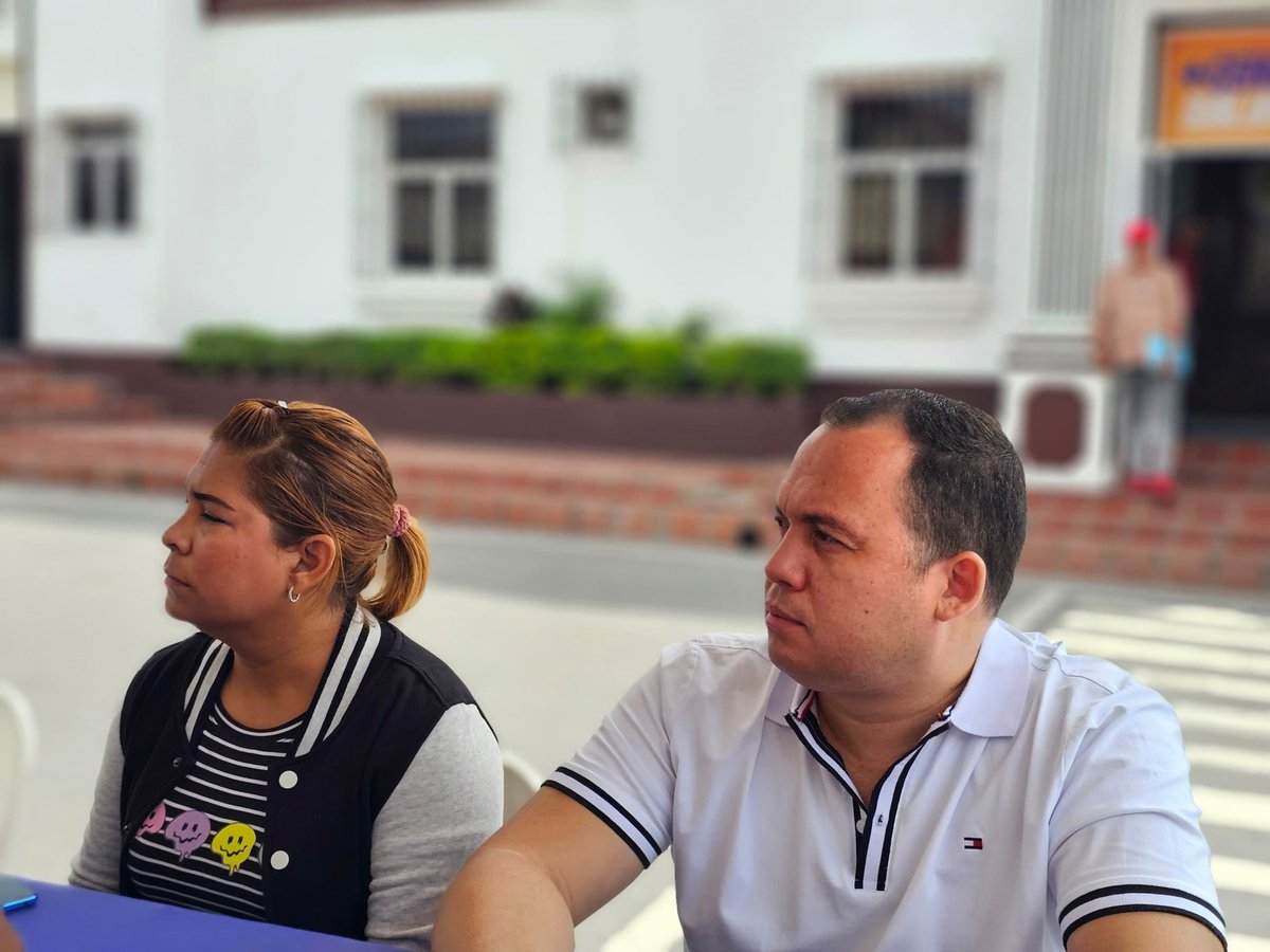 regulolacruz's tweet photo. #30Jun Nos reunimos con el Comando Unificado de Sucesos Adversos de #LasTejerías para impulsar una planificación estratégica y de amplia sensibilidad social para brindar atención integral a las personas afectadas por los sismos del pasado #24Jun 
@delcyrodriguezv @johanitakenpo https://t.co/9YOPyK7e8S