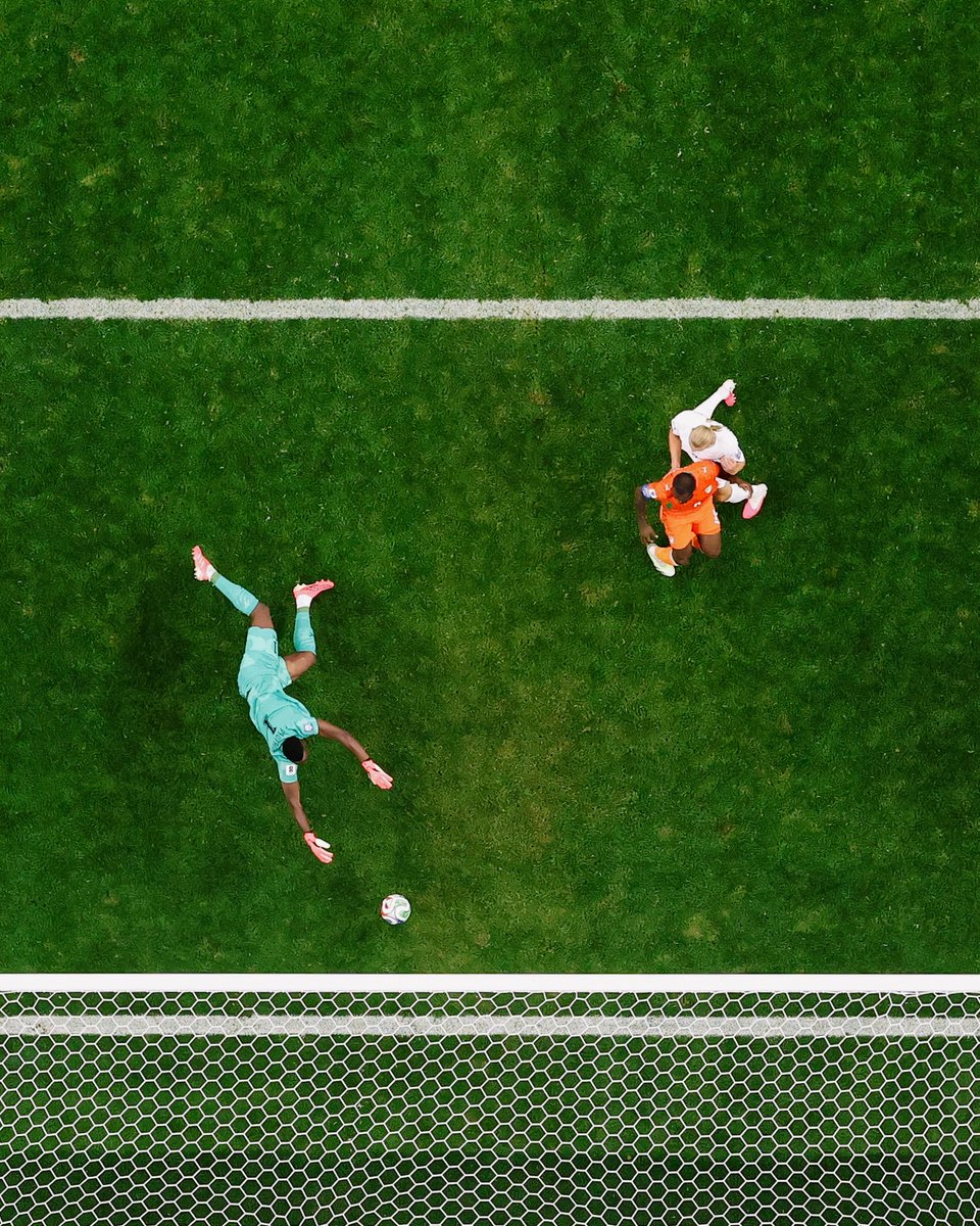 ManCityUS's tweet photo. Built for big moments. https://t.co/qUc6xXFIlm