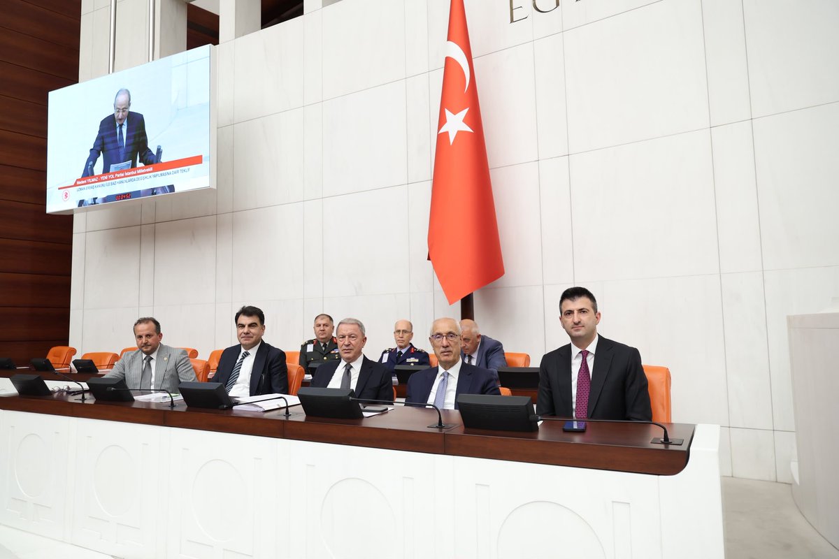 hulusiakarmedya's tweet photo. 📍Genel Kurul, TBMM

TSK’ nın,
Kahraman ve fedakar Mehmetçiğimizin,
Askeri hizmetlerin…

Daha etkin ve daha güçlü olması için önemli düzenlemeler içeren;

“Uzman Erbaş Kanunu” nun görüşmelerine başladık.

TSK‘ nın; Etkinliği,Caydırıcılığı ve Saygınlığının daha da yükseklere çıkması için ihtiyaç duyulan yasal düzenleme çalışmalarımız devam ediyor, devam edecek.
