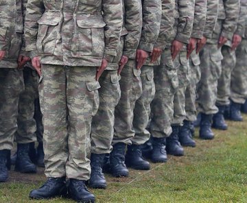 TurkcuPaylasim's tweet photo. Bir vatandaş, TBMM’ye dilekçe verdi:

“Bedelli askerlik ücreti 416 bin lira olarak alınıyorsa, bedelsiz askerlik yapanlara da aynı tutar maaş olarak ödensin.” https://t.co/Tjgw39pnFK