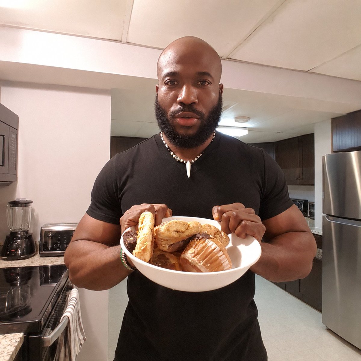 BIGFLEXDOGG's tweet photo. SUNDAY'S CHEAT MEALS 🍪🍩🥧🧁🍰🎂 https://t.co/kIv995jAvw