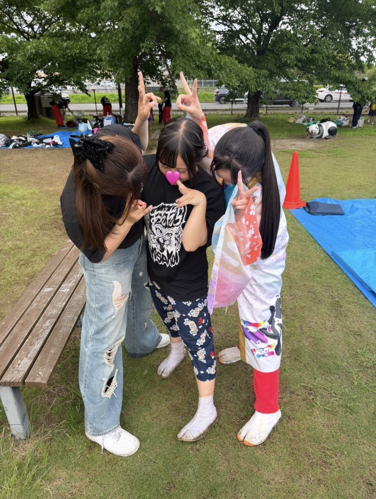 6cmna_'s tweet photo. 新曲&amp;新衣装お披露目🩷🖤
ありがとうございました❕
 #あだたらYOSAKOI踊り隊 https://t.co/XQ9bYj8T2B