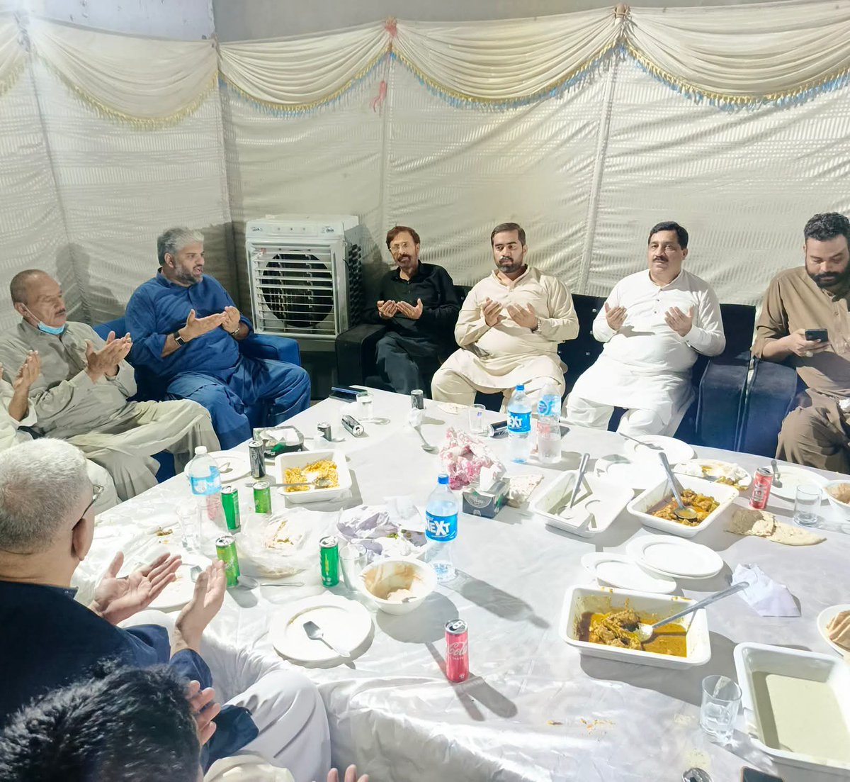 TeamZHQ's tweet photo. مخدوم زادہ زین حسین قریشی کی الحاج محمد رزاق بھٹہ سے ملاقات، حج کی سعادت حاصل کرنے پر دلی مبارکباد پیش کی اور ان کی صحت، قبولِ حج اور مزید خیر و برکت کے لیے نیک تمناؤں کا اظہار کیا۔ https://t.co/bqAb9rRkm1