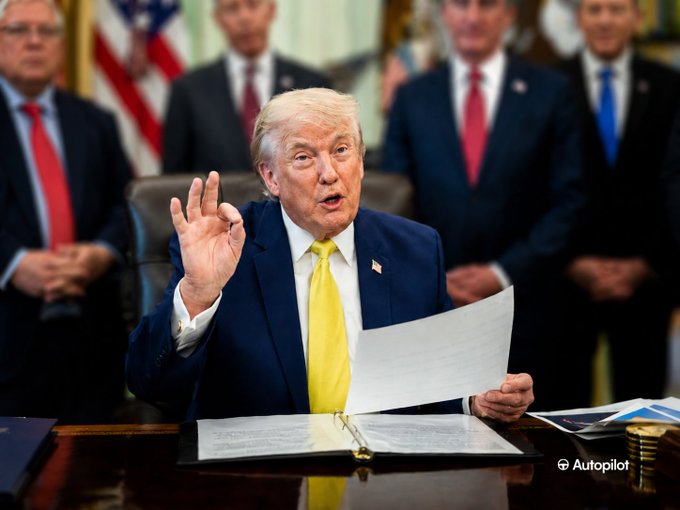 __dlbb's tweet photo. Breaking: Trump bought up to $5M in $AXON on Feb. 10. Two weeks later, ICE announced a $220M contract for 17,800 Tasers, with specs matching only the Axon TASER 10. $AXON is up 13% since, while the White House denies any conflict of interest. https://t.co/MP6Tu4ZuOp