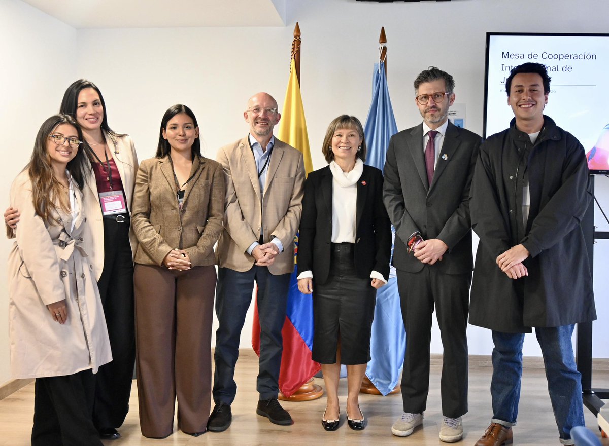 UNFPAColombia's tweet photo. Hoy realizamos la 5.ª Sesión de la Mesa de Cooperación Internacional, un espacio liderado por el Gobierno nacional @CancilleriaCol, @UNFPAColombia y @UEenColombia, para presentar el plan de trabajo 2026 y fortalecer la participación política de las juventudes y su incidencia en las políticas públicas.