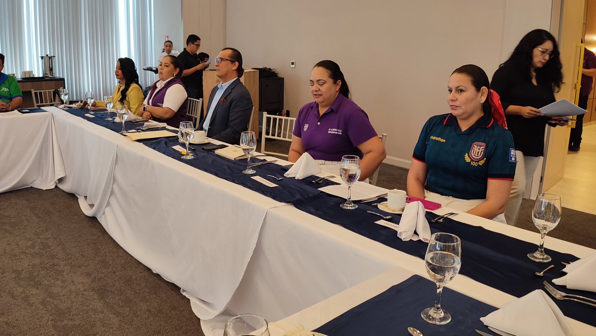 Agricultura_CZ4's tweet photo. #Manabí | Participamos en el lanzamiento de la campaña "El pollo, el campeón de las Proteínas", por parte de @CONAVE_EC, iniciativa para promover los beneficios nutricionales del pollo y destacar la importancia del sector, para el desarrollo económico y social del país. 🇪🇨🇪🇨 https://t.co/mtZMuHmT5r