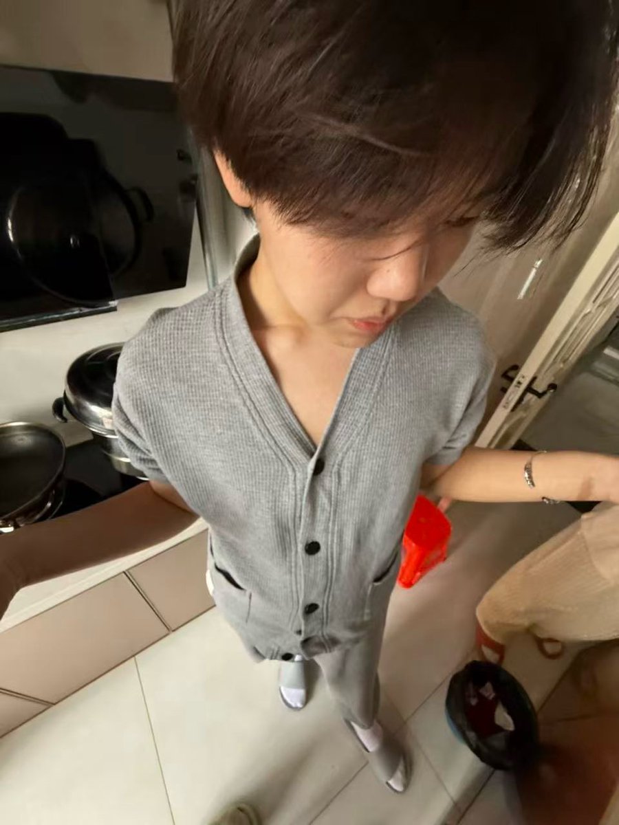 Lin3qzmny's tweet photo. 蓝天白云，在家里做甜点🍮 https://t.co/sFcYFfhbEI