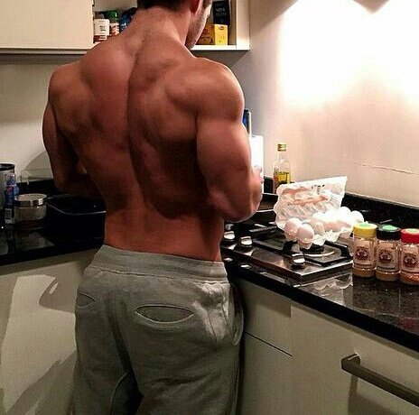 echooredfield's tweet photo. So who's hungry ? Making an omelette... 🍳 https://t.co/RnM6att4OP