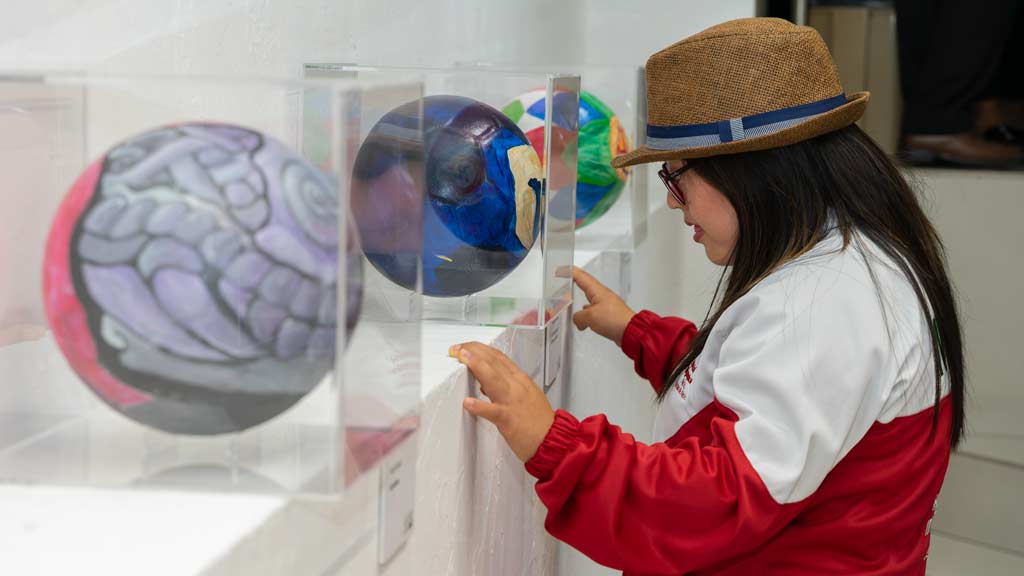 La_Coperacha's tweet photo. Rueda el balón y la inclusión social en la Fundación Cultural Pascual https://t.co/6J9ZqXpa6I a través de @La_Coperacha @FunPascual #FundaciónPascual #cooperativismo #arteconcausa #futbol https://t.co/uIh7dWDcTv
