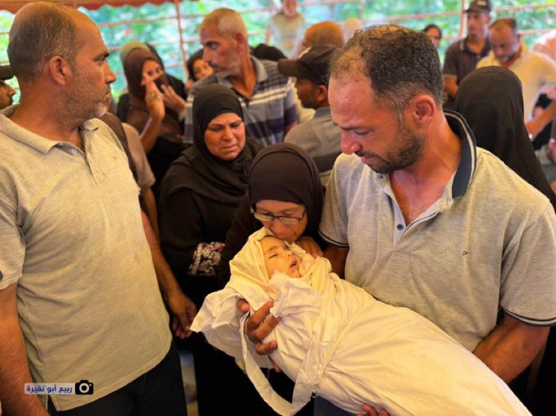 DropSiteNews's tweet photo. As Palestinians held a funeral for a 1-year-old baby girl, a fresh Israeli strike killed a 10-year-old boy and two men, while wounding several others, including a young girl in western Khan Younis this evening, local media confirmed. 

Young children continue to be killed daily in Israeli attacks, including by direct gunfire.

(Photos and reporting by @Ahmed_A1Najjar)