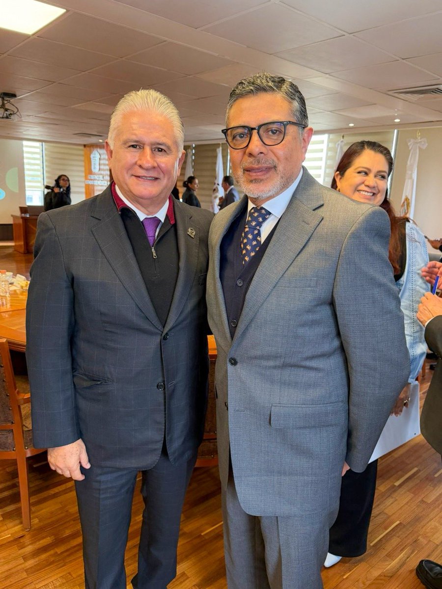 Herminio_CahueC's tweet photo. Esta mañana, participé en la Sesión Ordinaria N.° 1727 del H. Consejo Directivo del @Issemym, presidida por @MonicaChDuran, titular de la @OficialiaEdoMex, y por Antonio Jaymes Núñez, director general del instituto. El fortalecimiento del #ISSEMYM requiere de la participación activa de todos. 

#SindicalismoDeLaManoContigo