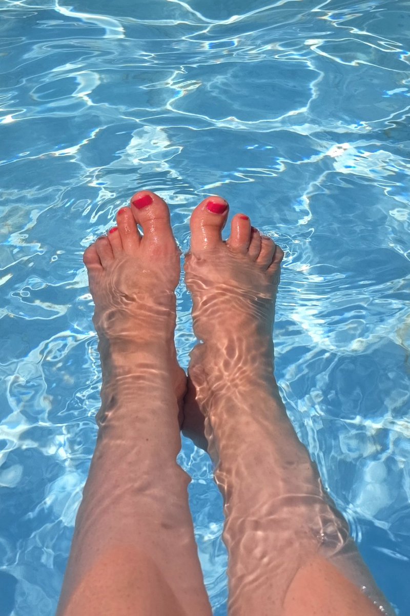 EmmaFeetCo's tweet photo. @brattyavaa Fine and you https://t.co/SjNr8QULtH