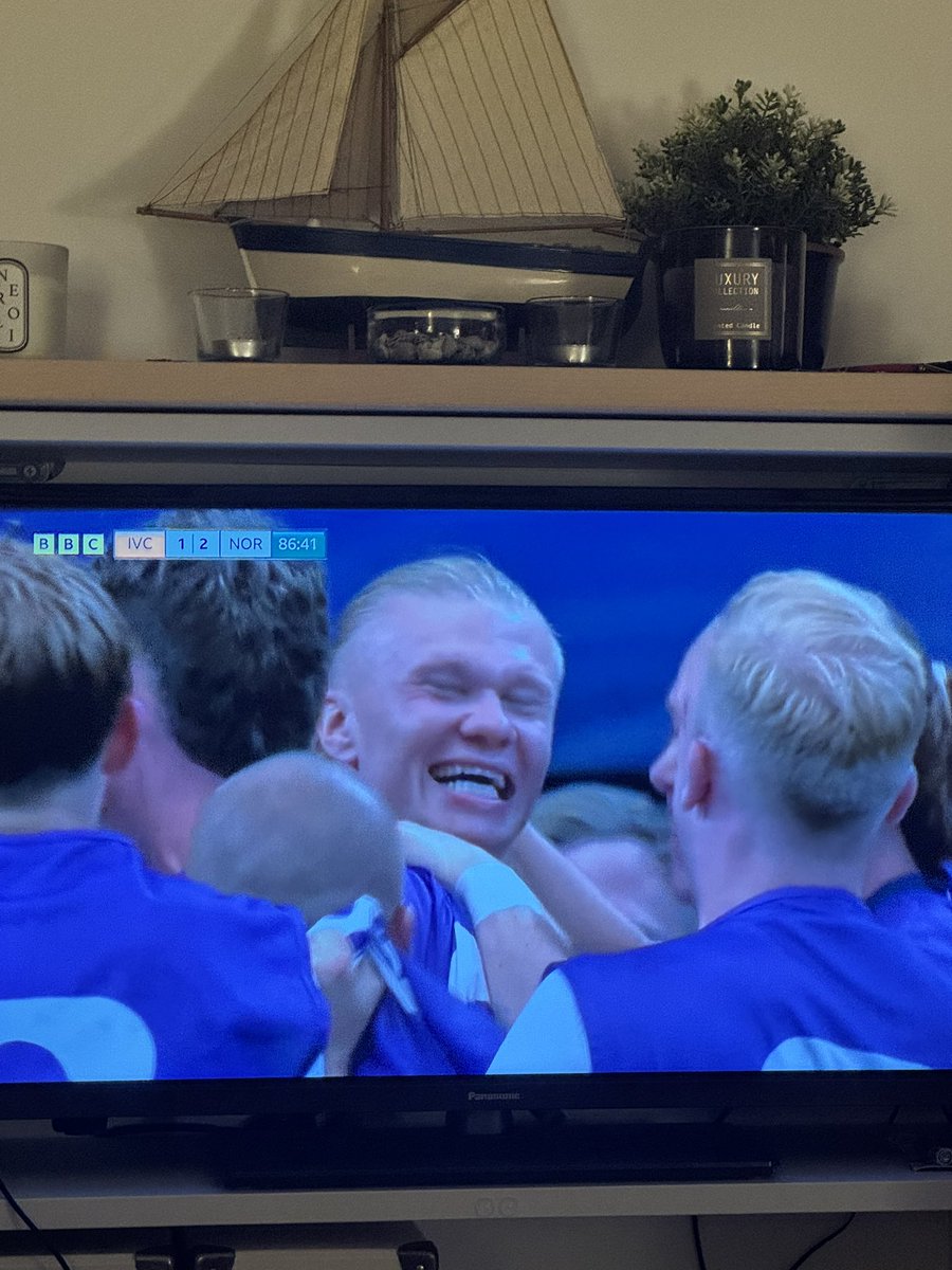 RunningForRW's tweet photo. Alt for Norge🇳🇴
@erling helt fantastisk som alltid🙌🏻
Og en nervøs men veldig stolt papa.
#Norge
 #ALAW 😉 https://t.co/5h8bMm8GZB