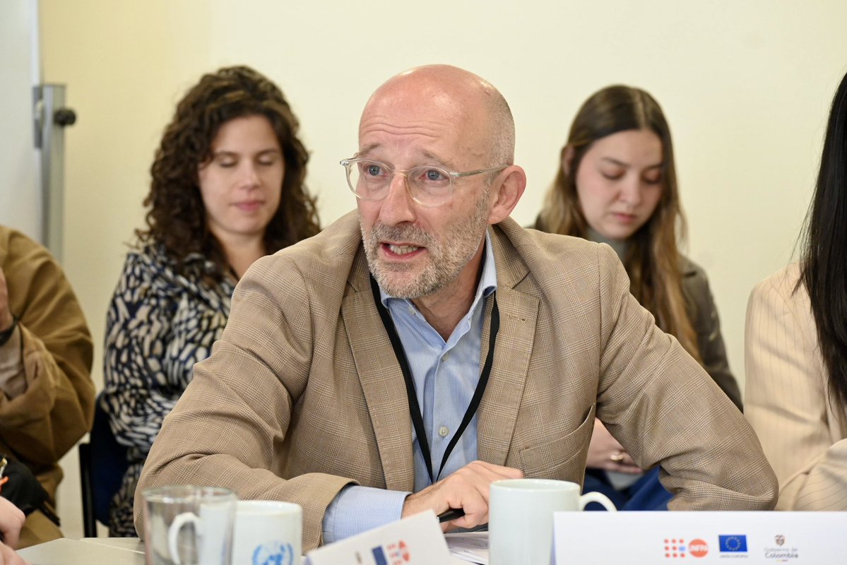 UNFPAColombia's tweet photo. @malurubio12 El embajador de @UEenColombia, @FrancoisRoudie, afirmó “La idea de la Unión Europea nace de los jóvenes, por eso es relevante que nuestras políticas se piensen por y con ellos. 
Es muy lógico para nosotros apoyar esta mesa y nos honra poder contribuir en este sentido”. https://t.co/paJMDeBJS2