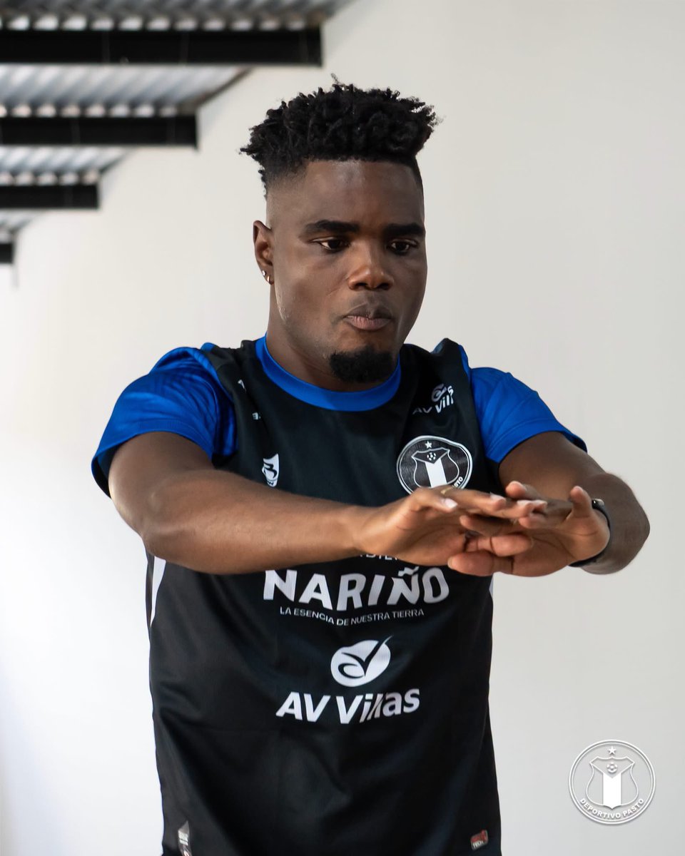 SebasHurtado93's tweet photo. 🚨 Ante los rumores sobre una supuesta renuncia de Andrey Estupiñán (31) y la posibilidad de que no se presentara a la pretemporada de Deportivo Pasto, el delantero se hizo presente este Martes en el inicio de trabajos del conjunto nariñense.

El goleador del primer semestre de la Liga BetPlay continúa vinculado contractualmente con el club hasta diciembre de 2026 y, por ahora, hace parte de la planificación deportiva para el segundo semestre.

📸 Deportivo Pasto