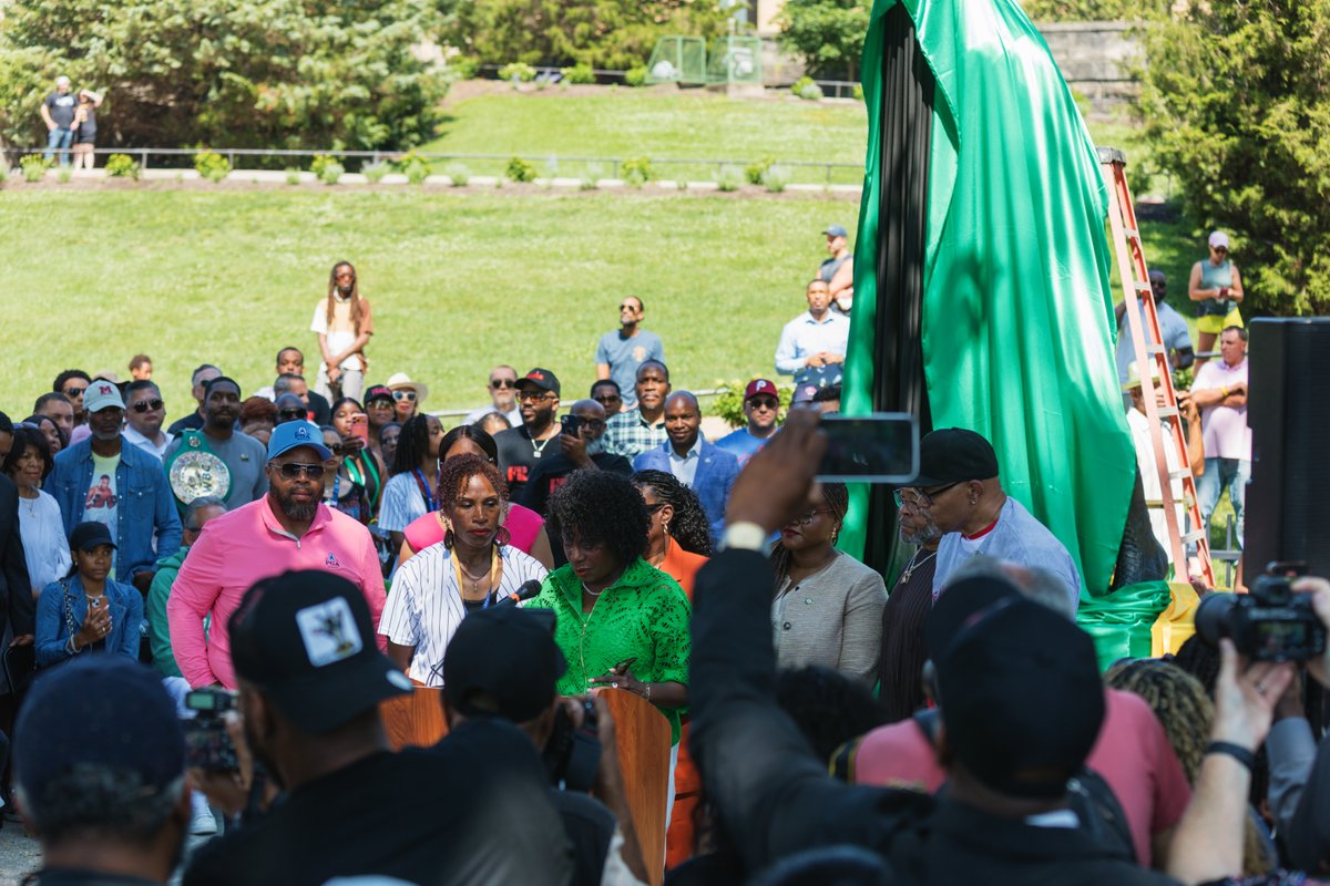 CreativePHL's tweet photo. Thank you to everyone who joined us for the historic unveiling of the Joe Frazier statue at its new permanent home near the steps of the Philadelphia Museum of Art.
Together, we honored the legacy of a true Philadelphia Champion. https://t.co/HaNoEggJLW