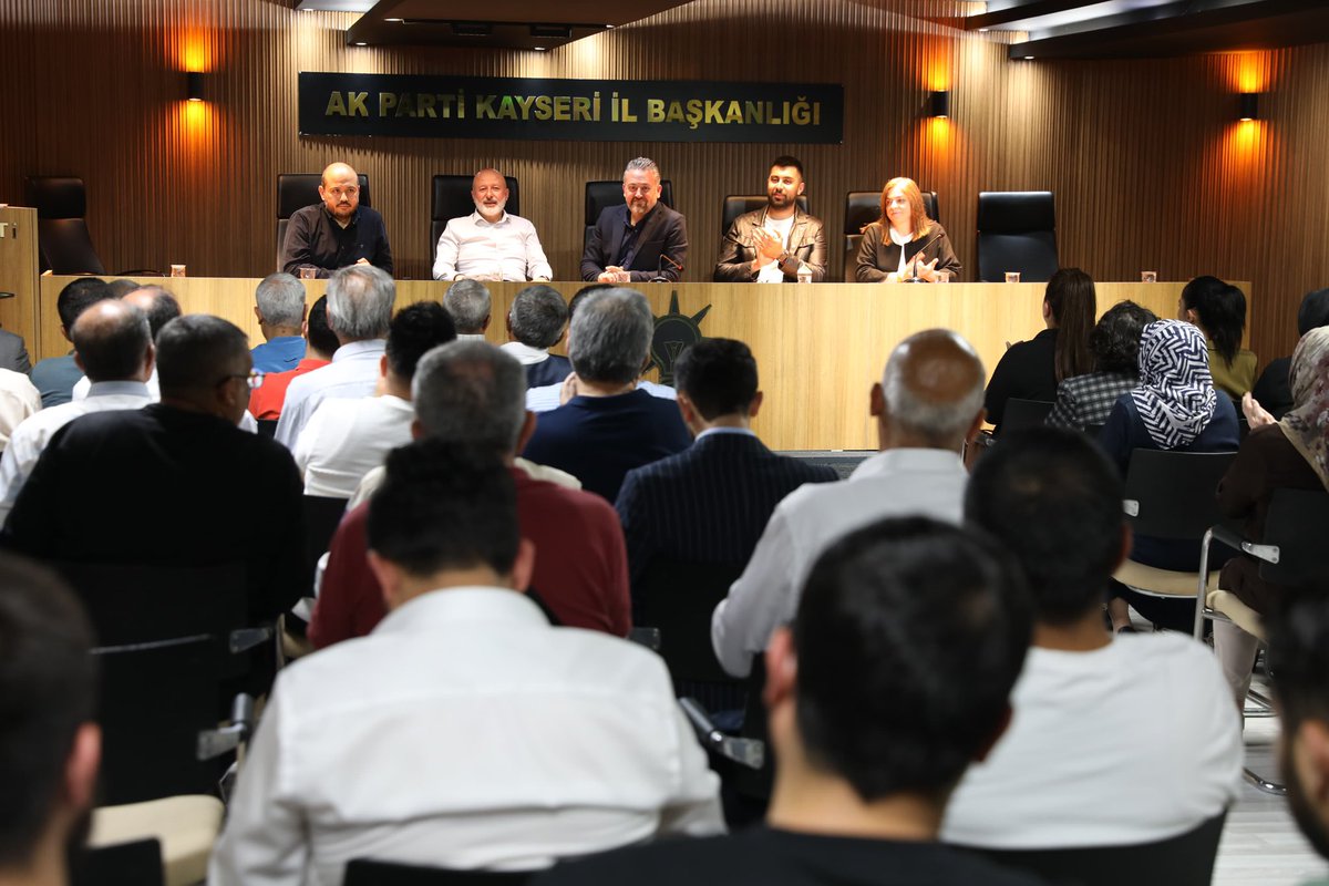 SelcukMelekogl1's tweet photo. Kocasinan Belediye Başkanımız Sn. Ahmet Çolakbayrakdar’ın katılımlarıyla, Daraltılmış İlçe Danışma Meclisi Toplantımızı gerçekleştirdik. https://t.co/d2iDXTABZw