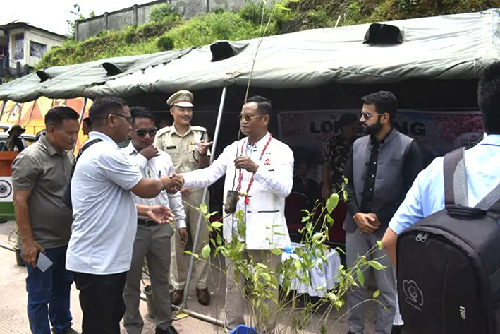 arunachaltimes_'s tweet photo. (Cherry blossom saplings distributed, child helpline number unveiled)
#CherryBlossom #childhelplinenumber
The Arunachal Times - https://t.co/JkYeUZ3X37 https://t.co/nwMCmcNYbx