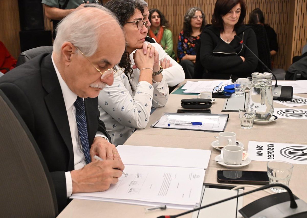 JorgeTaiana's tweet photo. 𝐂𝐢𝐞𝐧𝐜𝐢𝐚 𝐞𝐬 𝐬𝐨𝐛𝐞𝐫𝐚𝐧𝐢́𝐚

En reunión de la comisión de ciencia, tecnología e innovación productiva de @DiputadosAR insistí en la necesidad de avanzar en el tratamiento del proyecto de Ley para la Sostenibilidad y Protección del Sistema Nacional de Ciencia, Tecnología e Innovación presentado por @aserquis 

El Gobierno continúa desmantelando todas las capacidades científicas y tecnológicas de nuestro país y hoy dio un paso más con el despido masivo de trabajadores de la @CNEA_Arg 

Defender la Ciencia es defender el futuro de los argentinos.