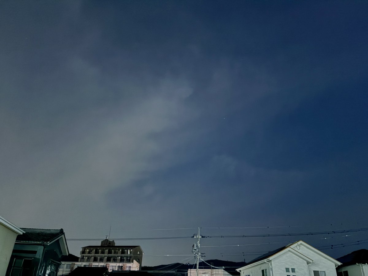 yoho84578's tweet photo. 7月1日(水)☁️︎ ⇝☔️
おはようございます🥱

まだ水曜日なんですね😂
参ったなぁ～😇

しかも7月...
今日は大丈夫ですが、梅雨明けしたと同時にかなり暑くなりそうです☀️🫠

年齢を重ねると気温に鈍感になると聞きますが、やたら暑く感じる今日この頃😑💦
#いまそら 
#TLをお花でいっぱいにしよう https://t.co/FjGrcei89J