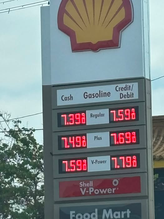 SaltyGoat17's tweet photo. Hey liberals...

I paid $2.89/gallon today.

Your Governor IS YOUR PROBLEM!!! https://t.co/OGNXTtd2an