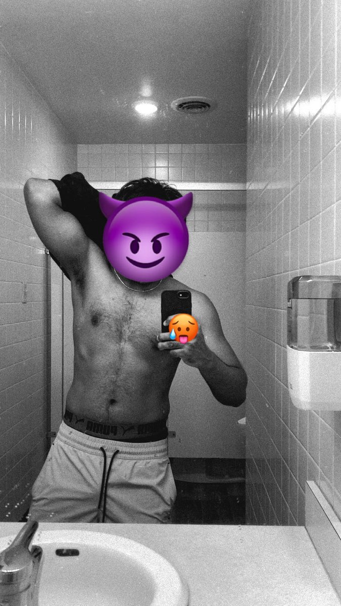 eliteboy122599's tweet photo. Yesterday Night was Chest Day😈🍆Gonna complete 3 months of gym by next week🥵🏋️ https://t.co/wGNvkL73Kh