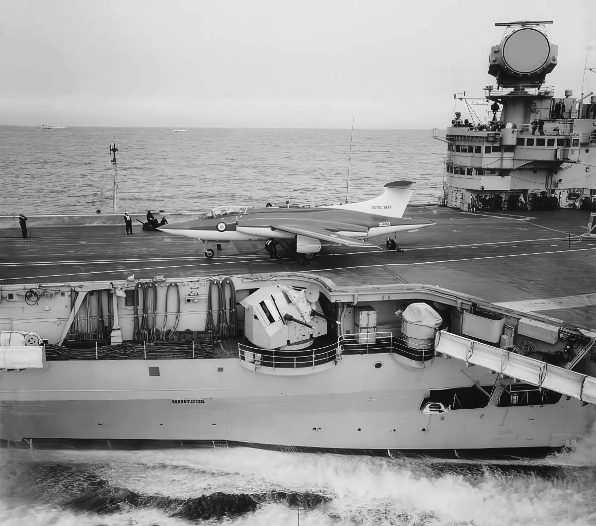 CcibChris's tweet photo. Blackburn NA-39 on board HMS VICTORIOUS during deck landing trials, Feb 1960. maiden flight Apr 1958 entered RN service July 1962.
Initial aircraft suffered series of accidents, largely due to insufficient power; quickly addressed by intro S.2, equipped with Spey engines 1965. https://t.co/vtkABUPBpG