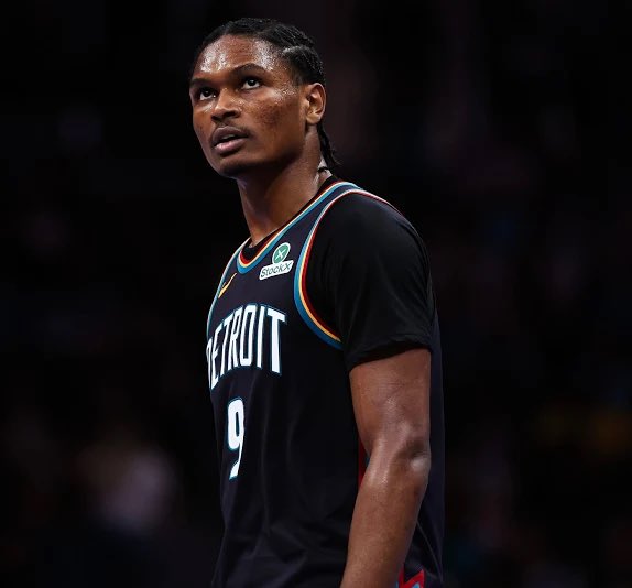 ClutchNextUp's tweet photo. If we see Ausar take a leap offensively don’t complain when you see he take breaks on the defensive end #Detroitbasketball https://t.co/t2P4NeQiya